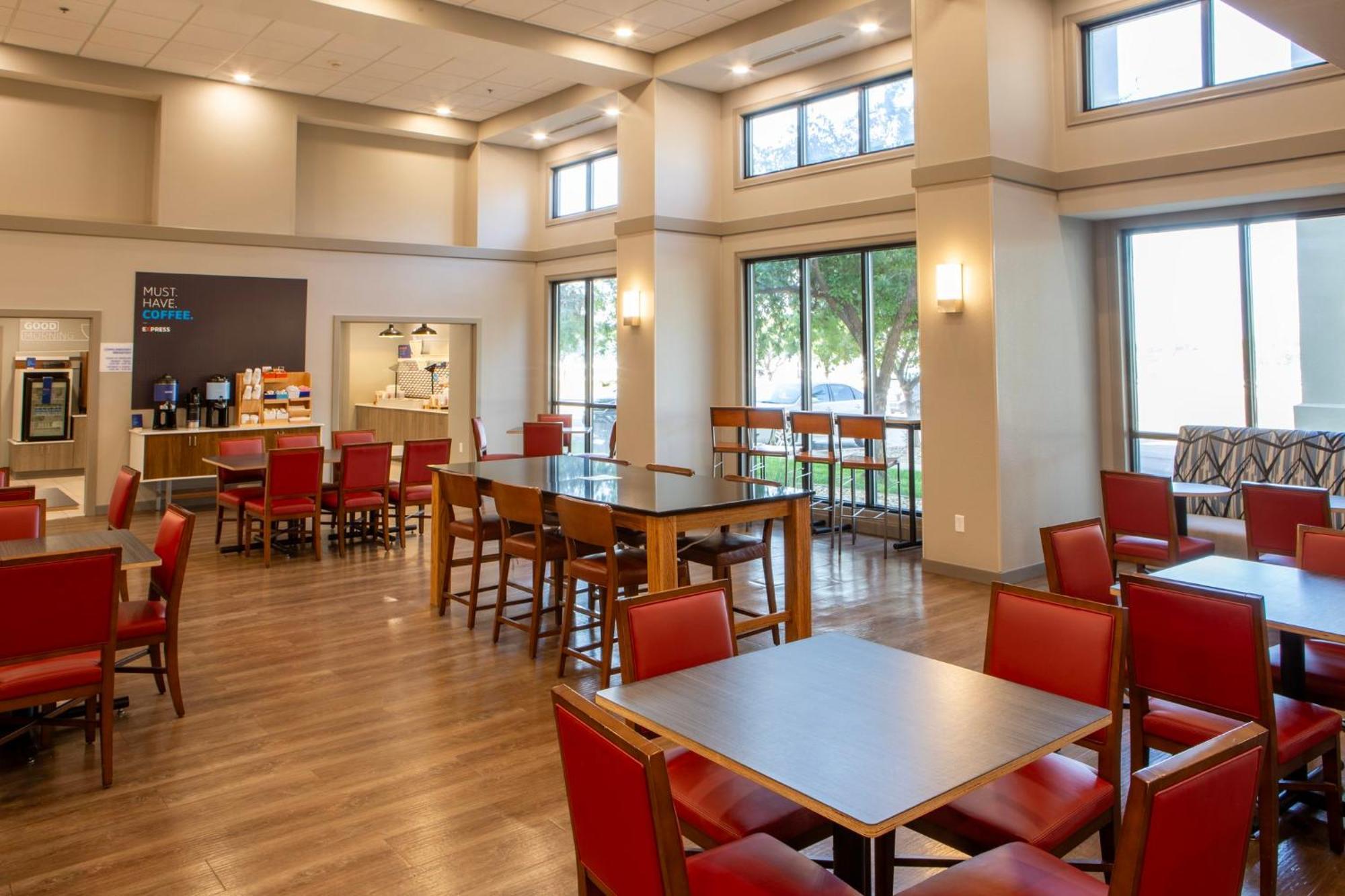 Holiday Inn Express & Suites Sioux City-South By Ihg Buitenkant foto